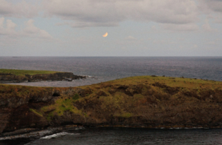 Lunar eclipse, Kamanawa Point and Makaakini Point